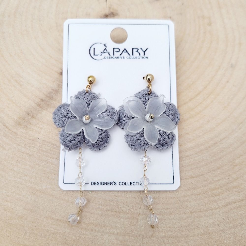 Brand New Gold Tone Grey Flower Beads Earrings